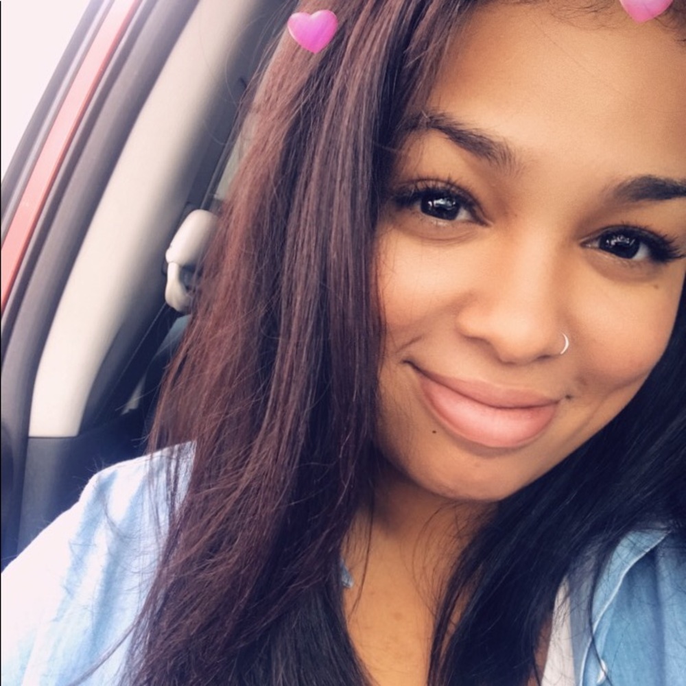 Meet your Posher, Danielle